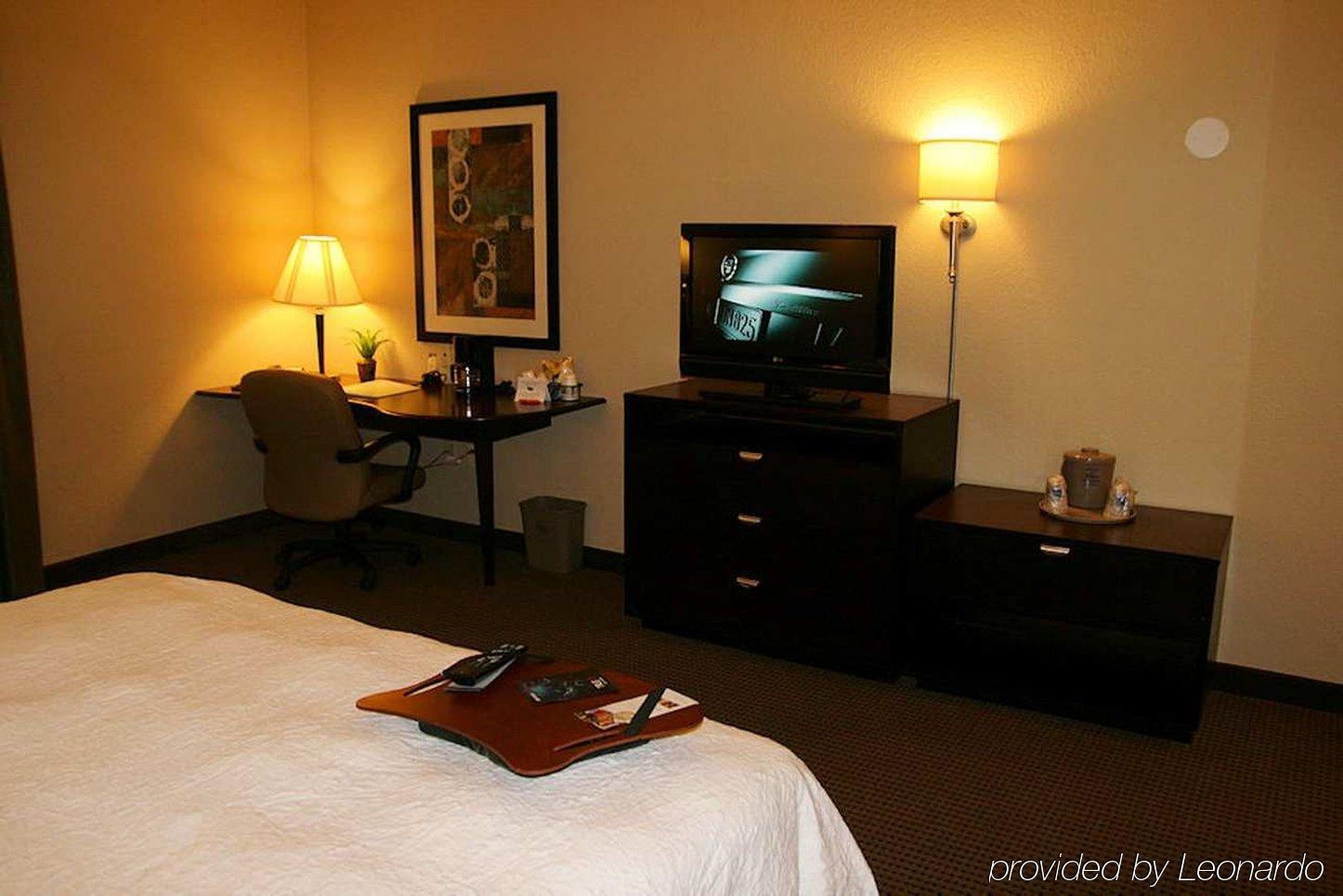 Hampton Inn & Suites Phoenix Glendale-Westgate Стая снимка