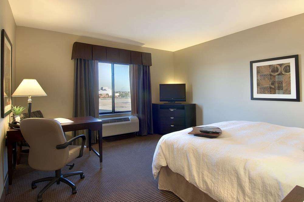 Hampton Inn & Suites Phoenix Glendale-Westgate Стая снимка